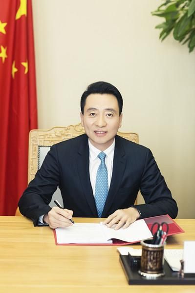 农业银行行长李伟东探秘:从乡村到领跑金融的“超人” 农业银行行长李伟东